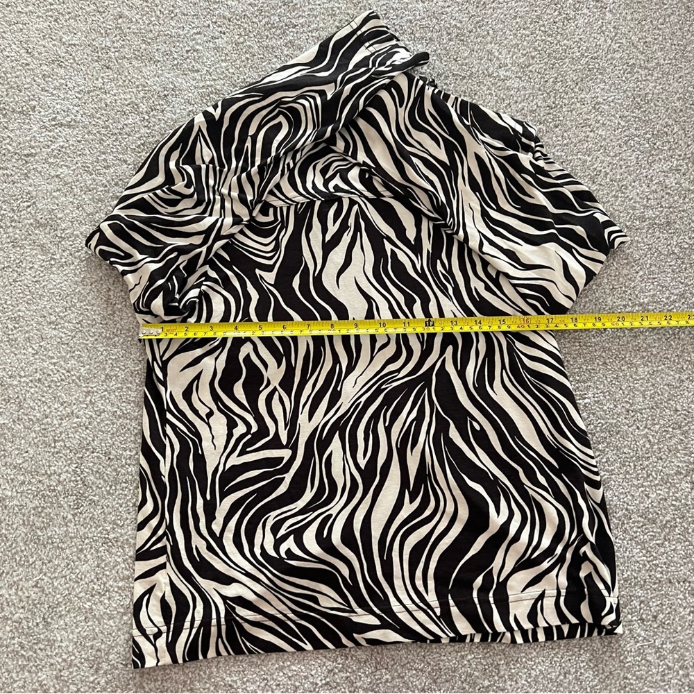 Vikki Vi Zebra Animal Print Collared Button Up Blouse Black & Cream Medium - Picture 9 of 10